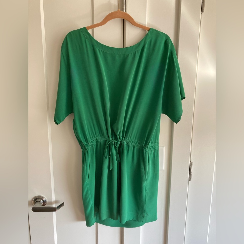 PERFECT FOR SUMMER! Green silk Joie mini dress with actual, useable pockets!!